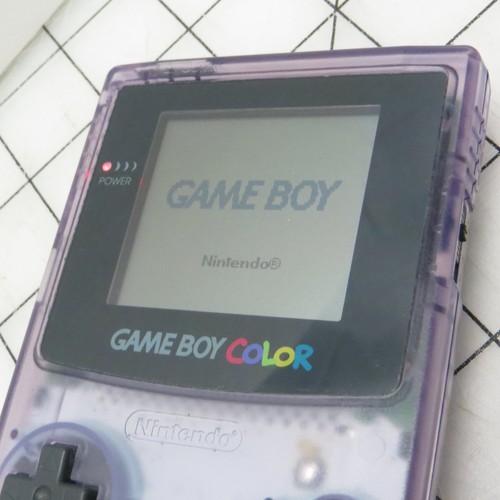 Sistema de videojuegos portátil Nintendo Game Boy color púrpura atómico - Imagen 2 de 6