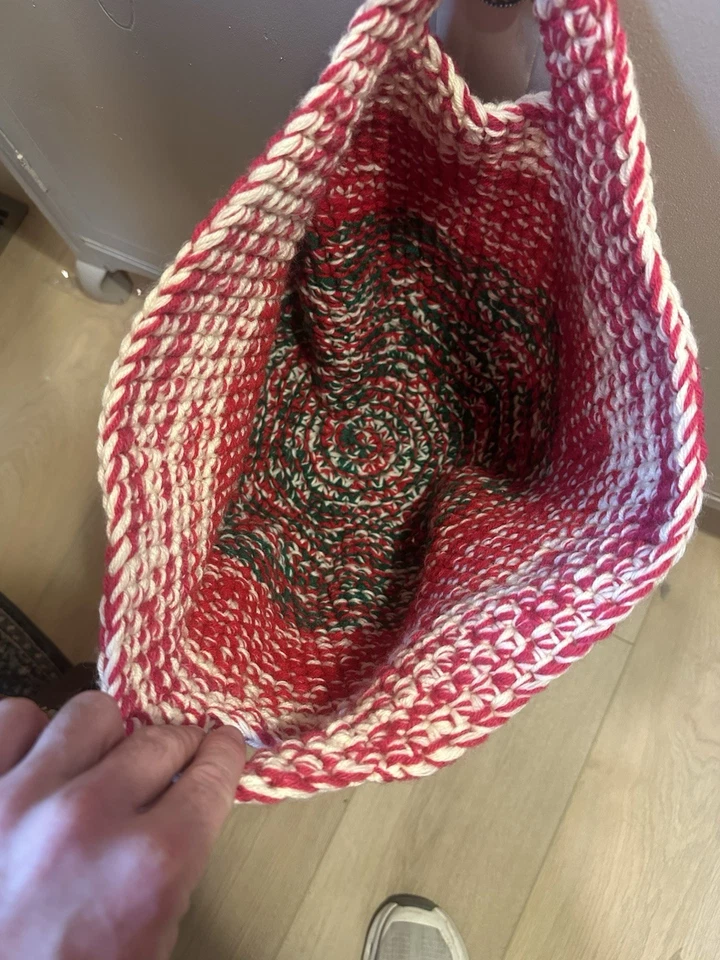 Винтажный ручной вязки коренастый рынок сумка с короткими ручками красный зеленый и розовый сделано в США богемное 90-х - Изображение 2 из 4