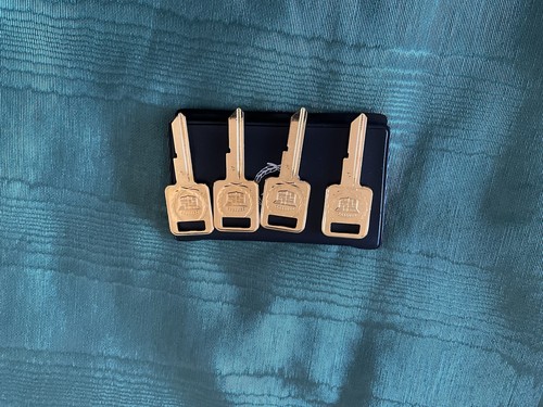 RARE CADILLAC GOLD KEY SET of 4 ‘’C’’ IGNITION GOLD KEYS~FLEETWOOD,BROUGHAM,ELDO - Picture 6 of 8