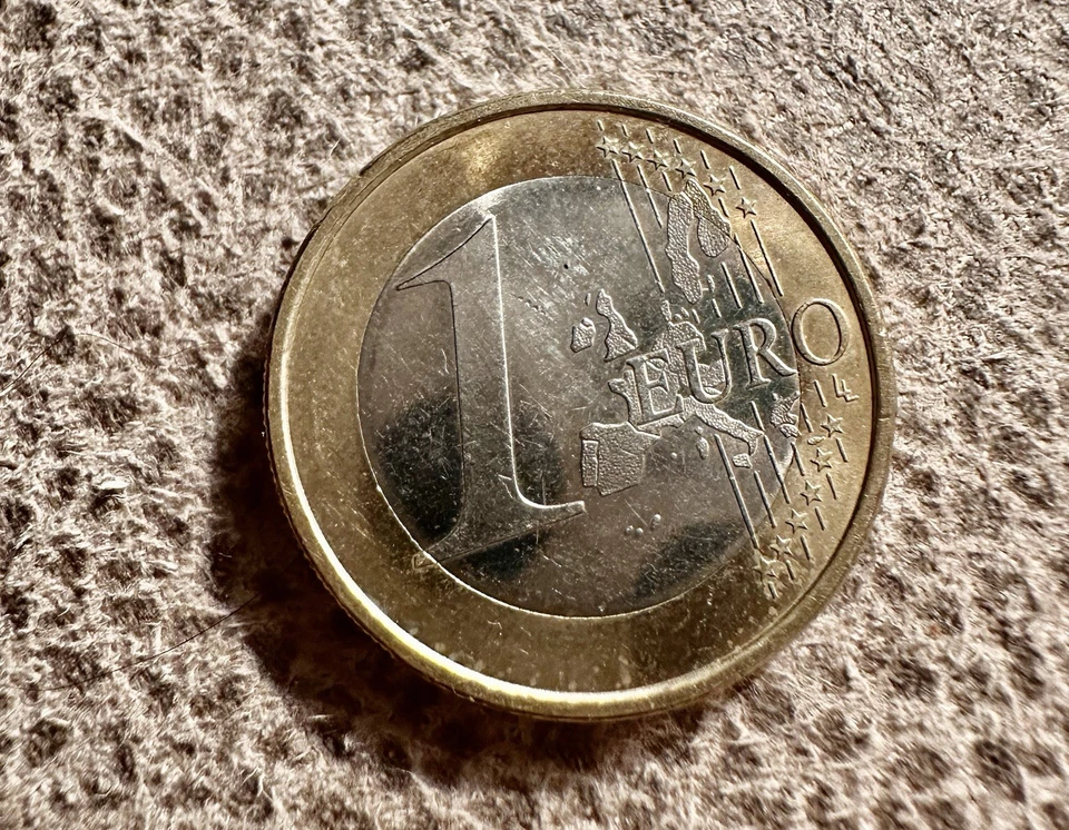 2002 Germany 2 euro coin with letter G , EXTREMELY RARE COIN very fine condition - Image 2 of 2