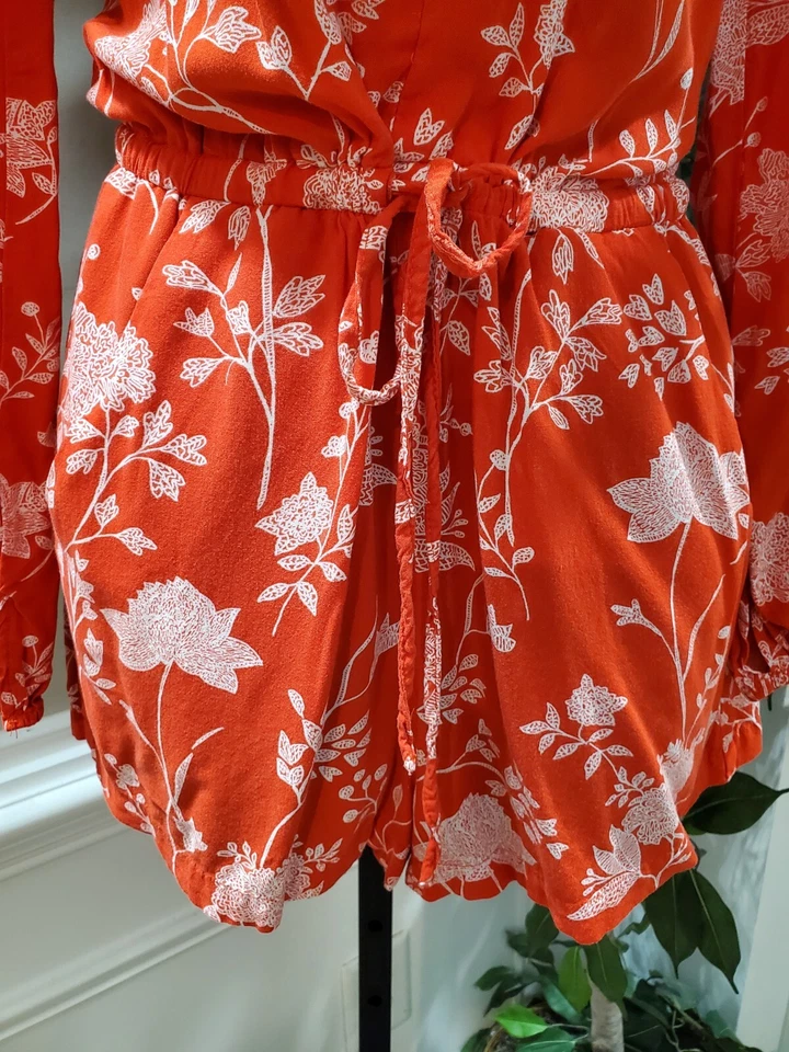 H&M 女式红色花卉 100% 纤维胶 V 领长袖休闲连身裤 8 码 — 第 4/4 张图片