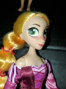 muñeca rapunzel articulada