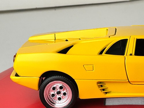 Tonka Polistil 1:18 Scale Diecast Lamborghini Diablo with Box, Yellow - Picture 18 of 24