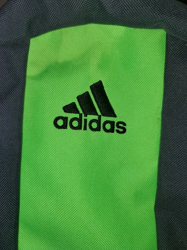 Adidas Rucksack schwarz und grün 2 Fächer mit Mesh Seitentasche Neu ohne Etikett - Bild 2 von 9