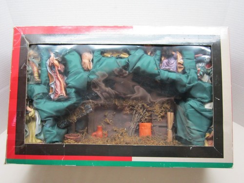 Vintage 12 Piece Hand-Painted Porcelain Nativity Set With Manger - Picture 3 of 16