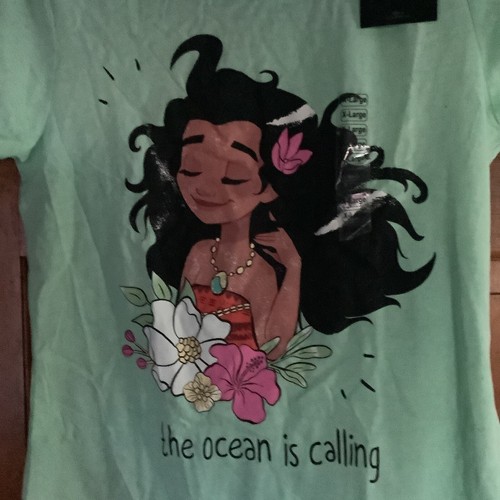 Moana T-shirt ( Disney Princess) Size Juniors XL- Super Cute! - Picture 2 of 4