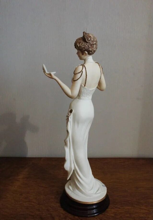 Giuseppe Armani Porcelain Figurine Lady Serena Florence