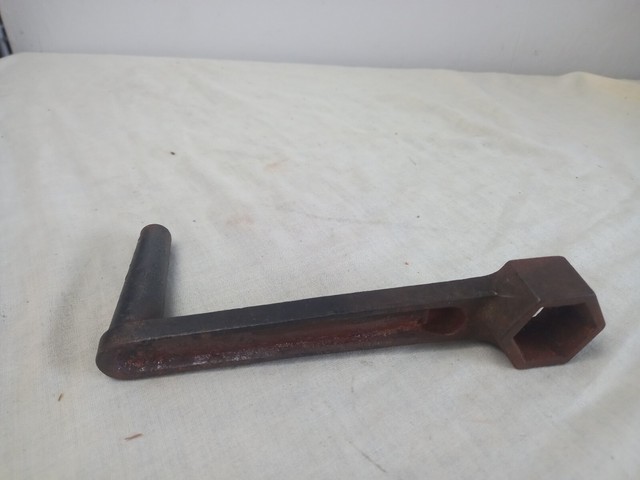 Vintage Winding Handle Metal hexagonal cast iron UN7873 Vintage Winding Handle Metal hexagonal cast iron UN7873