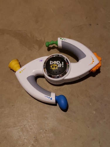 *Getestet* Hasbro 2010 Bop It! XT Spiel sprechender Handheld elektronischer Multiplayer - Bild 1 von 6