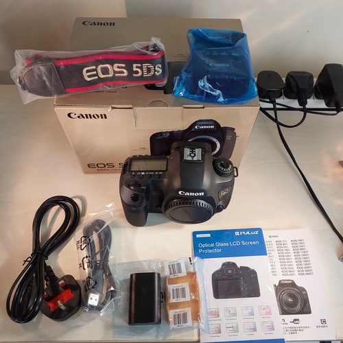 Canon EOS 5DS DSLR 50mp Sensor Camera Body Pristine Condition Shuttercount 110