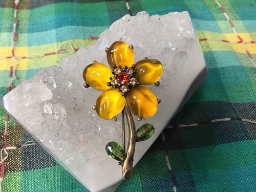 Vintage Jelly Belly Flower Brooch - Picture 3 of 7