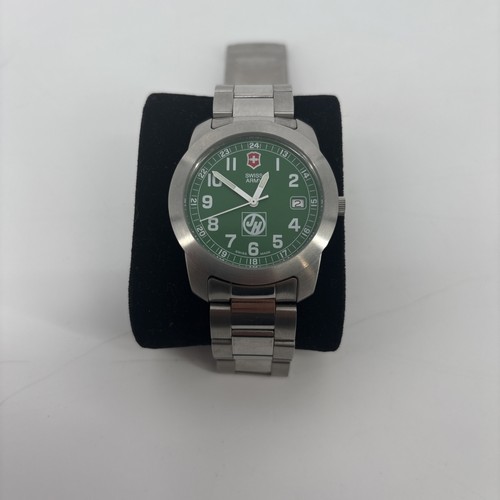 Victorinox SWISS ARMY UHR GRÜN MIT weißem Zifferblatt Vintage. Swiss Made. - Bild 1 von 5