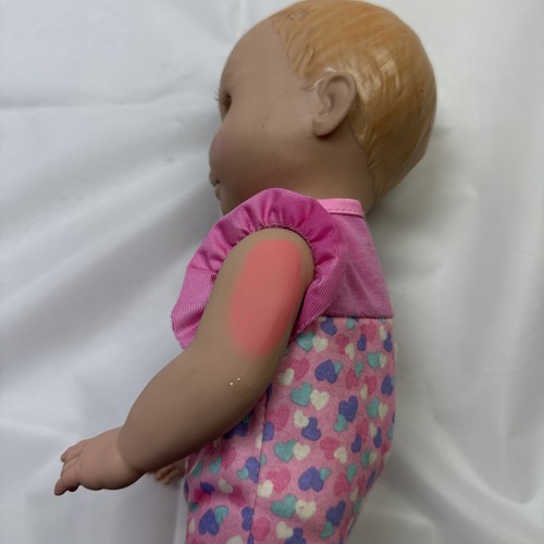Luvabella Baby Mädchen Puppe Spinmaster 22702 blond blaue Augen Geräusche keine Bewegung - Bild 14 von 19