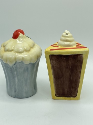 Vintage 1970s Unbranded Sweet Treats range size salt and pepper shakers - Picture 3 of 12