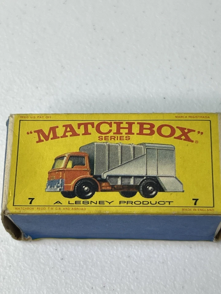 Matchbox Lesney No. Camión de basura Ford 7 carrocería naranja ruedas de plástico negro en caja Foto 3 de 3