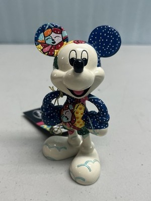 Disney by Britto ''Winter Fun'' Mickey Mouse Mini Figurine 4 