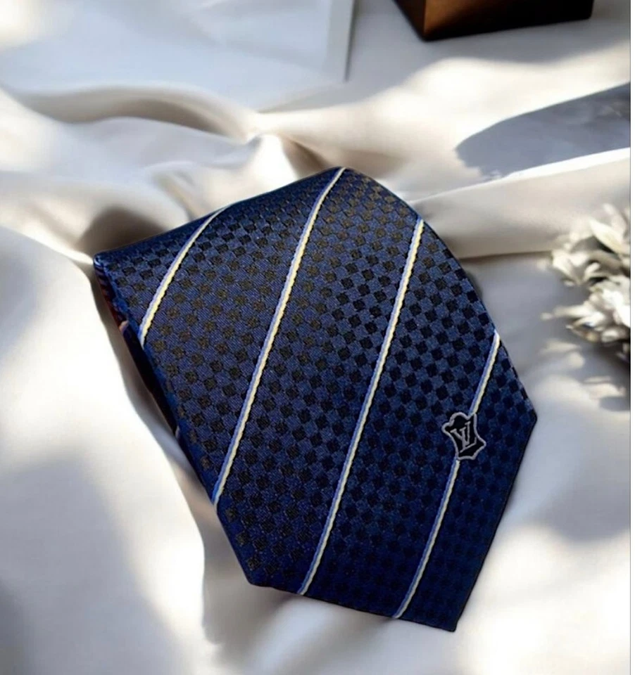 Corbata LOUIS VUITTON Damier Micro Hombre, Azul Seda 100% Auténtica Foto 2 de 4