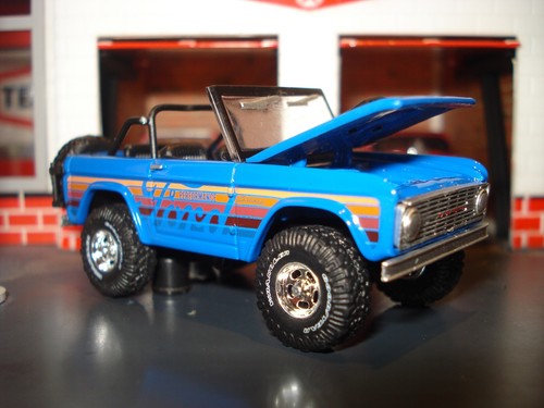 1966 FORD BRONCO 4X4 SUV TRUCK 1/64 LIMITE EDITION OFF ROAD 4X4 WHEELS &TIRES M2 - Picture 2 of 4