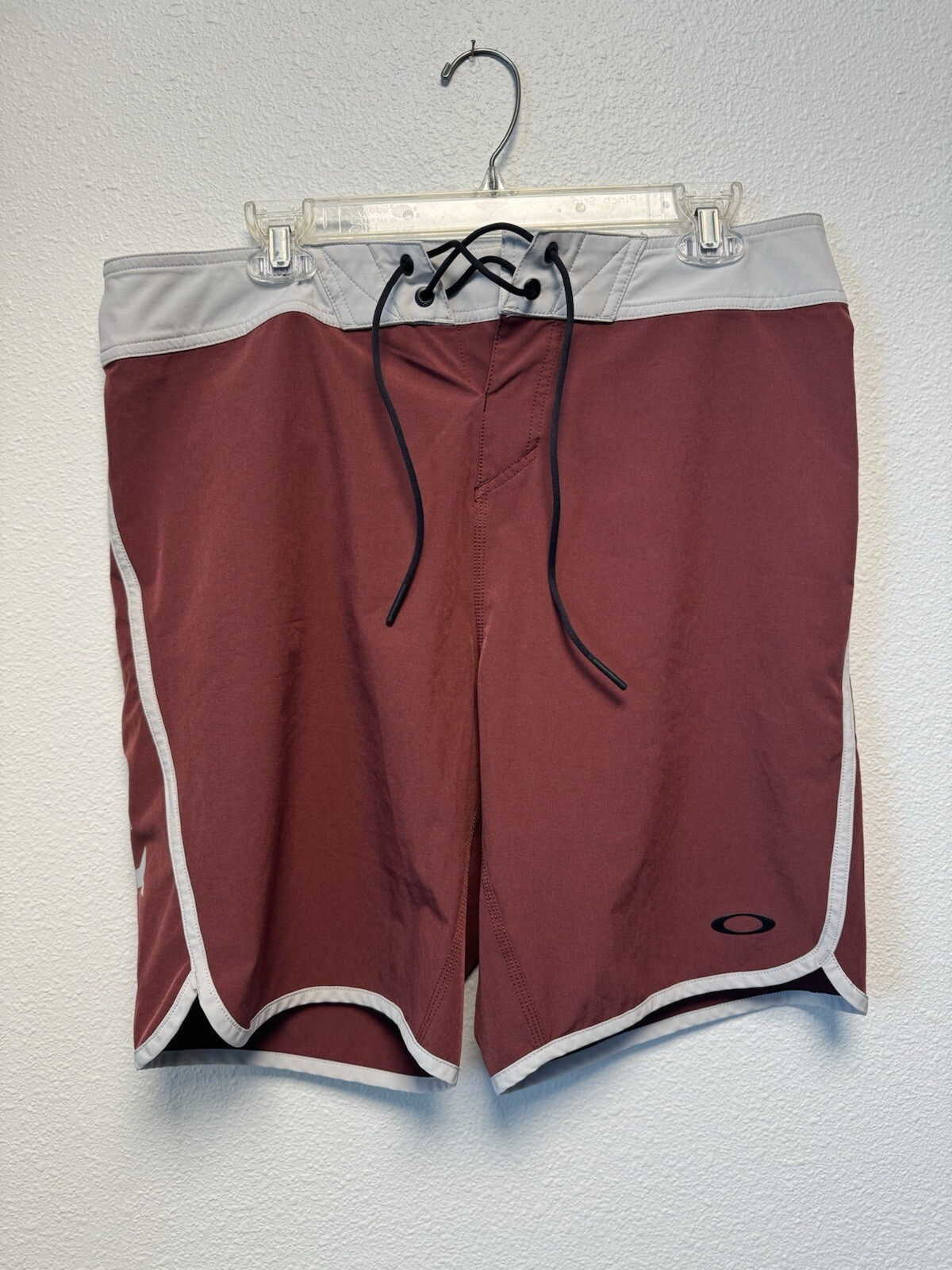 Oakley Mens 34 Performance Fit Board Shorts Red