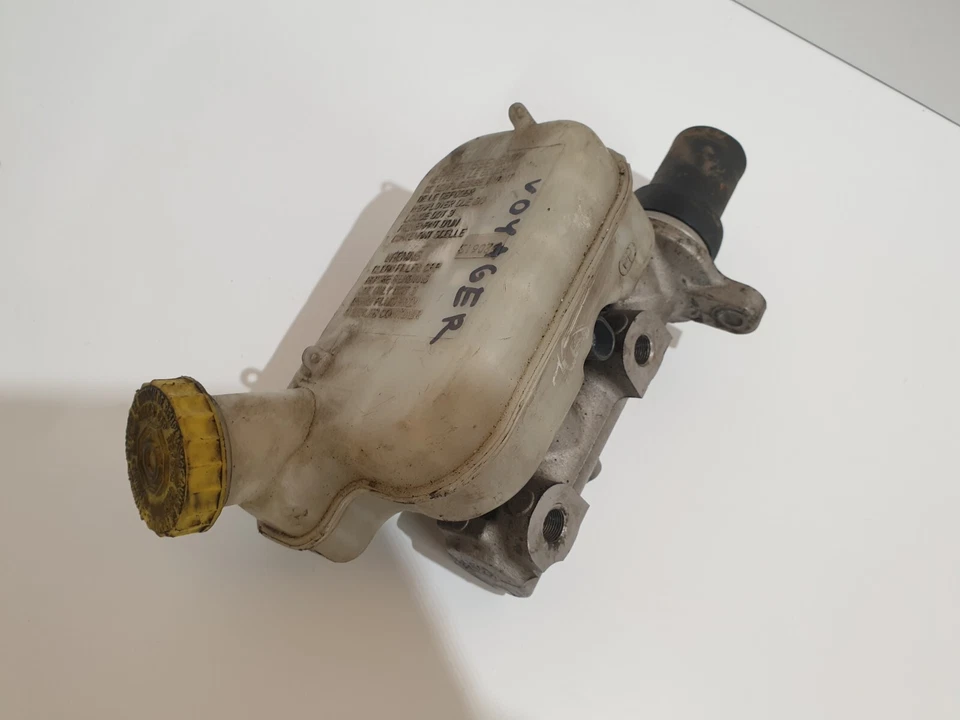 Chrysler Grand Voyager 2006 (LHD) cilindro maestro de freno con tanque Foto 4 de 4