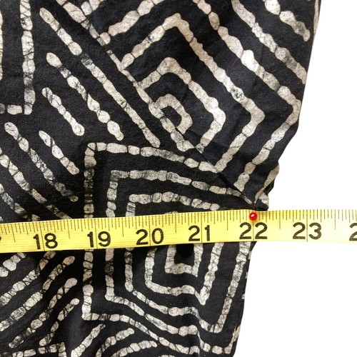 The Vermont Country Store Robe, Size Large, Cotton, Black & White Print Kimono - Picture 8 of 11