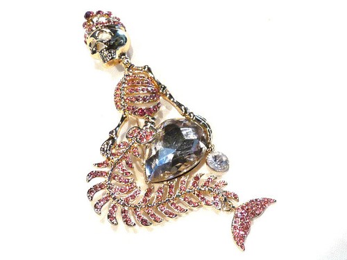 Bijou de créateur alliage doré broche squelette cristal  brooch - Picture 1 of 3