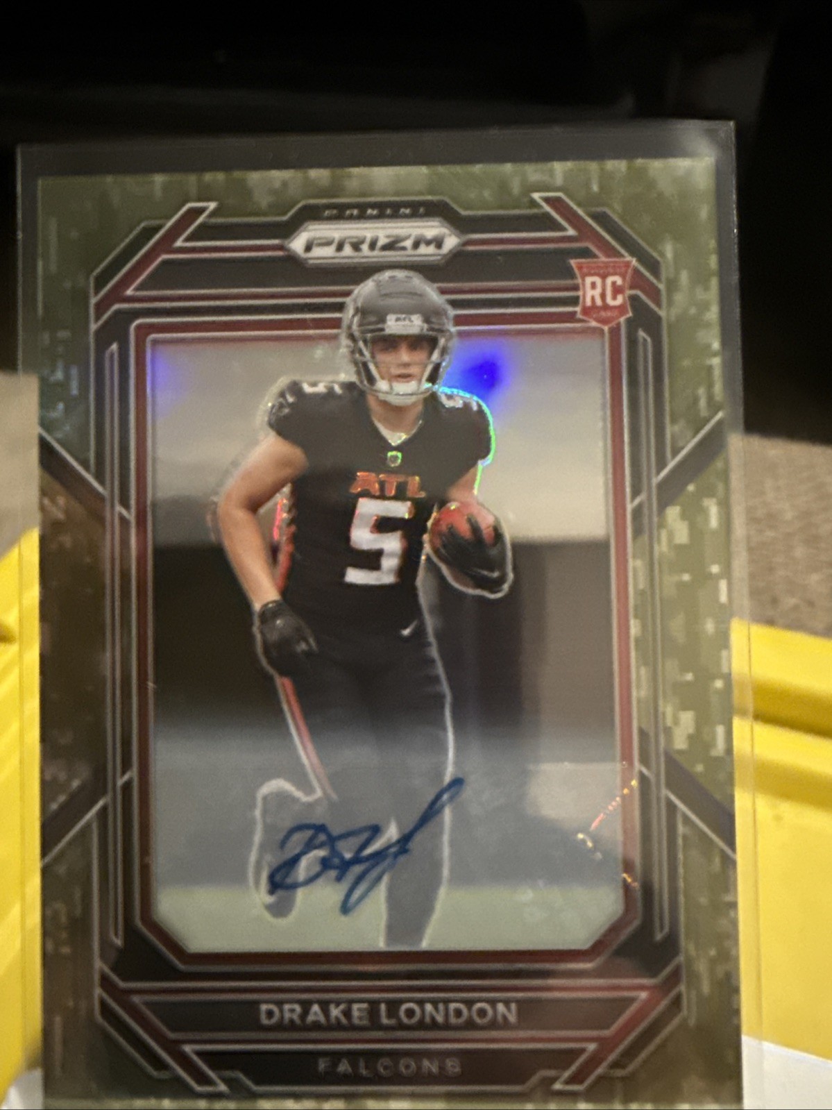 2022 Panini Prizm Drake London CAMO PRIZM Rookie Autographs Auto /25 #308