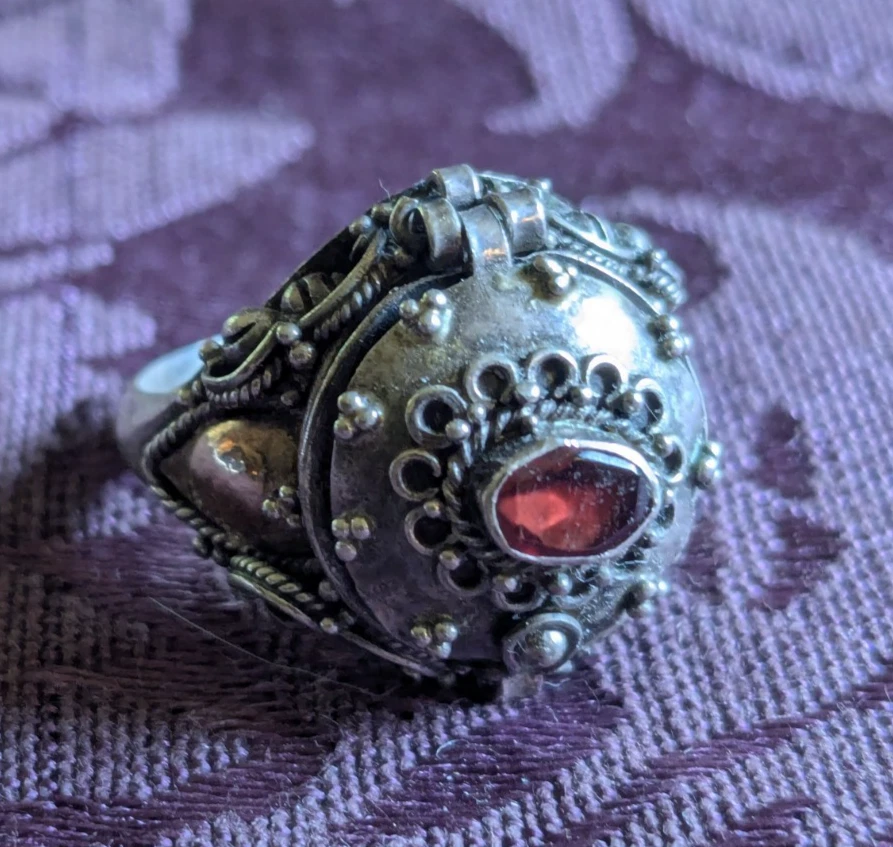 25+ Vintage Poison Ring In Retro Fine Rings for sale | Updated Oct