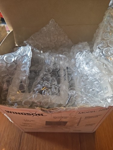 Windsor Computer Shaped Radio Model 2600 AM-FM Batteries w/ Box - Picture 6 of 12