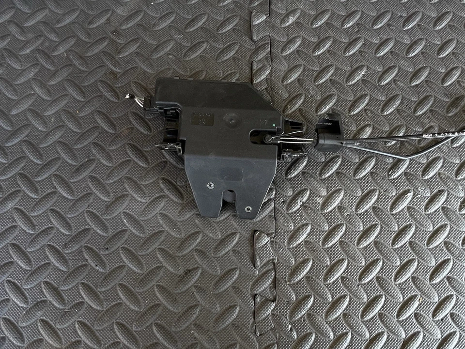 03-08 Actuador de bloqueo de pestillo de tapa de maletero BMW Z4 E85 Roadster 7840617 OEM Foto 3 de 4