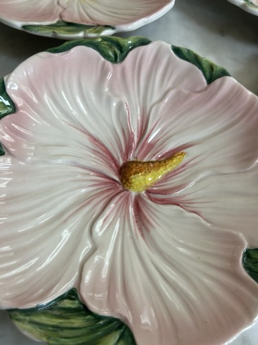 Italian Majolica Hibiscus Floral Plates Embossed Made in Italy 910822 Set 8 - Picture 6 of 10