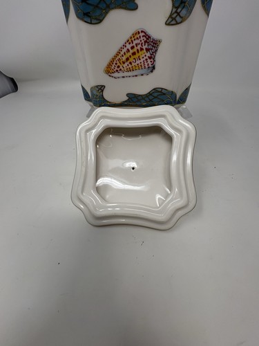 Lynn Chase “St. Tropez” Lidded Square Box Excellent Condition!! - Picture 6 of 8