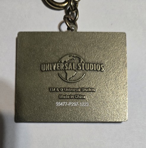 UNIVERSAL STUDIOS EXCLUSIVE UNIVERSAL MONSTERS THE WOLFMAN POSTER KEYCHAIN NEW - Picture 5 of 5