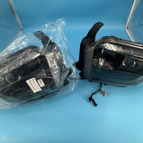 14-21 Toyota Tundra MK II LUXX-Series LED Projector Headlights Alpha-Black - Picture 5 of 9