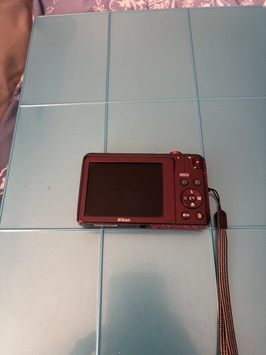 Nikon Coolpix S3700-WI-FI-20.1 MP-RED Camera-SD Card-Charger & Case-Excellent - Picture 4 of 19