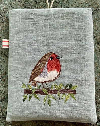 MACHINE SEWN KINDLE PAPERWHITE SOFT PADDED COVER - MACHINE EMBROIDERED ROBIN - 第 5/5 張圖片