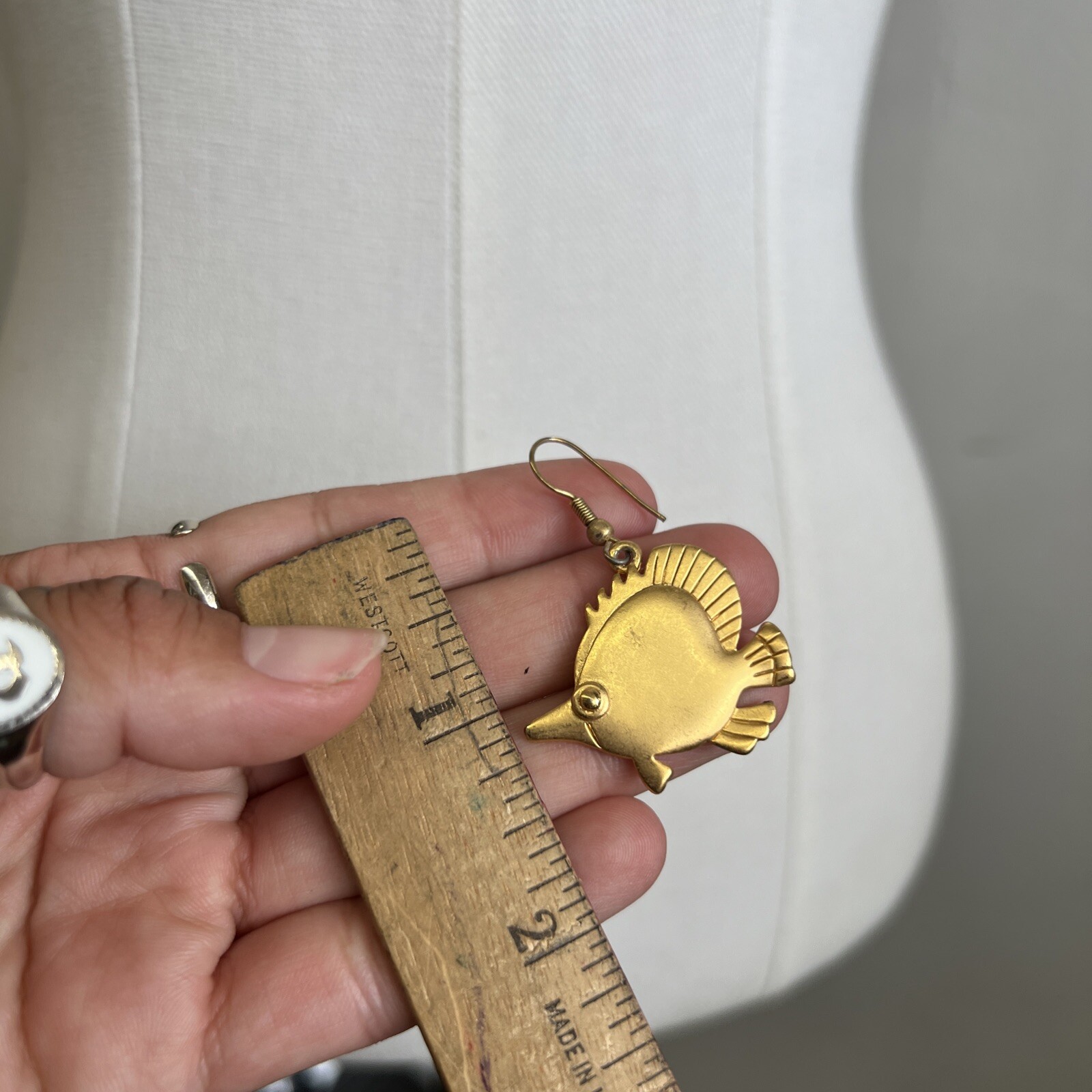 Vintage Signed JJ Costume Gold Tone Fish Earrings💕 Gem