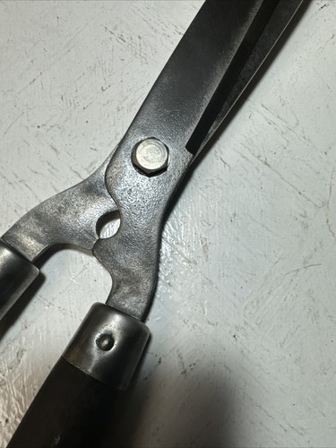 Vintage Wood Handle Hedge Trimmer Shears Clippers Garden Tool Blade Antique - Picture 3 of 9