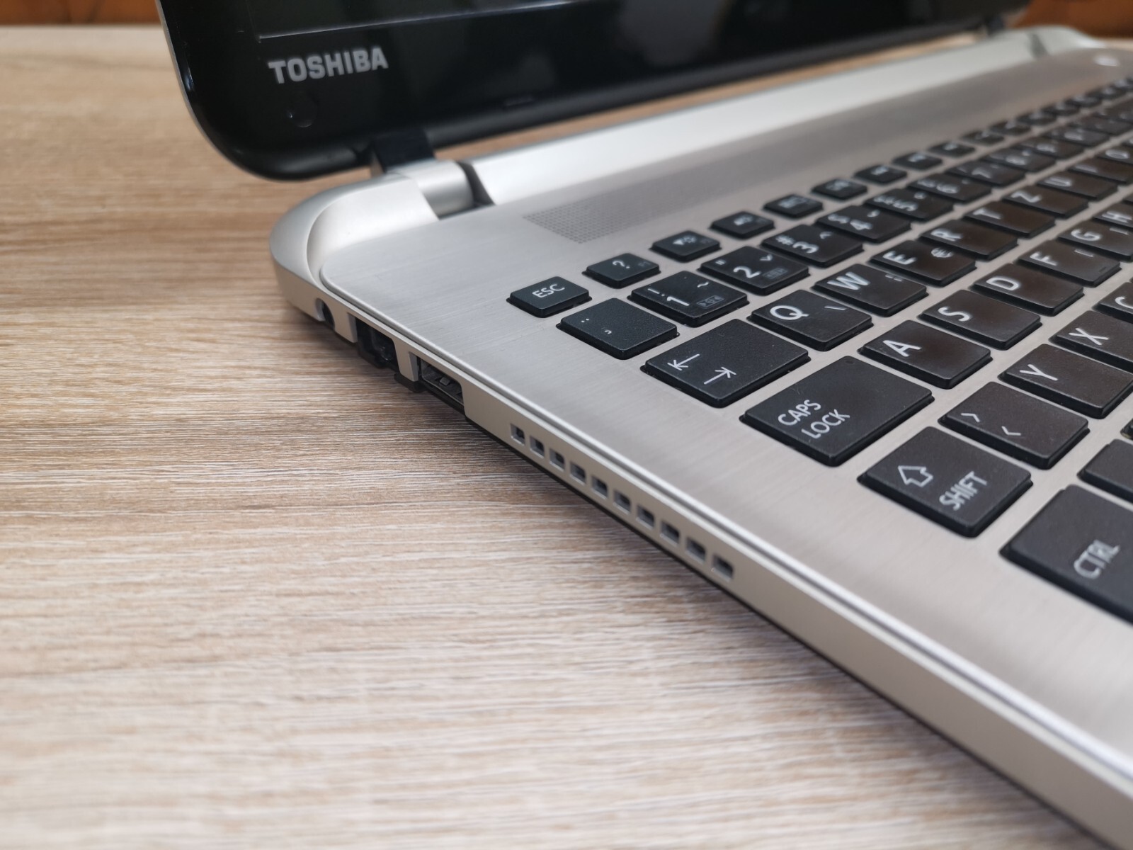 toshiba satellite S50-B-142 - Picture 3 of 8