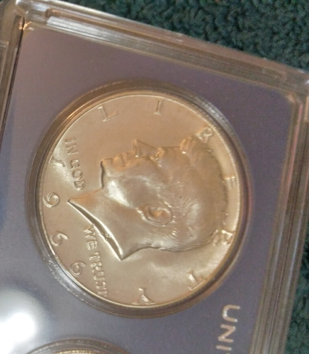 1966 US Special Mint Set 5 Coins with 40% Silver Kennedy Half Dollar & Box T105 - Picture 3 of 6