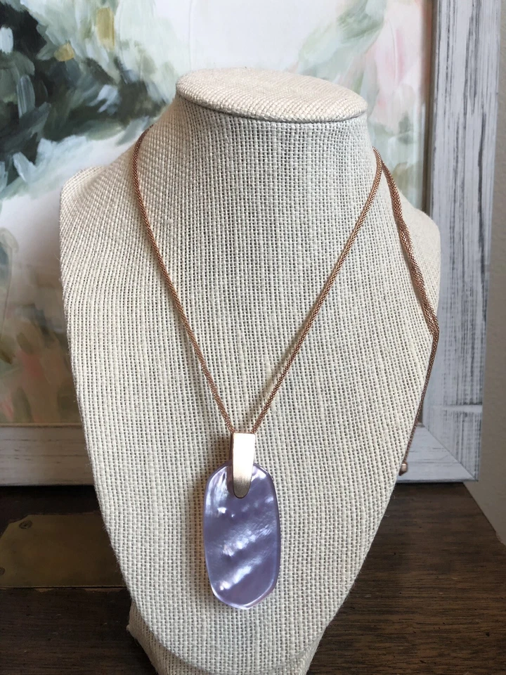 NUEVO CON ETIQUETAS $90 Kendra Scott Inez Lila Madreperla/Oro Rosa Collar Colgante Foto 2 de 4