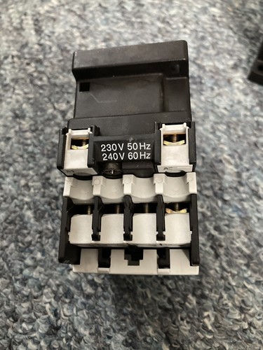 7x KLÖCKNER MOELLER DIL 00 M-10 220V 50HZ 240V 60Hz Leistungsschütze - Bild 5 von 7