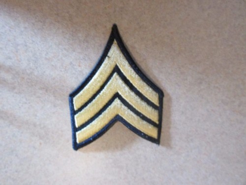 Vestido del Ejército de EE. UU. AZUL Uniforme Sargento (SGT) E-5 Rayas Parche Perfecto Estado Usado - Imagen 3 de 3