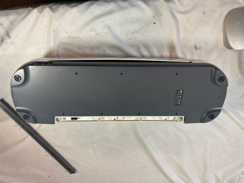 Cricut Maker Machine - FOR PARTS OR NOT WORKING - Picture 4 of 7
