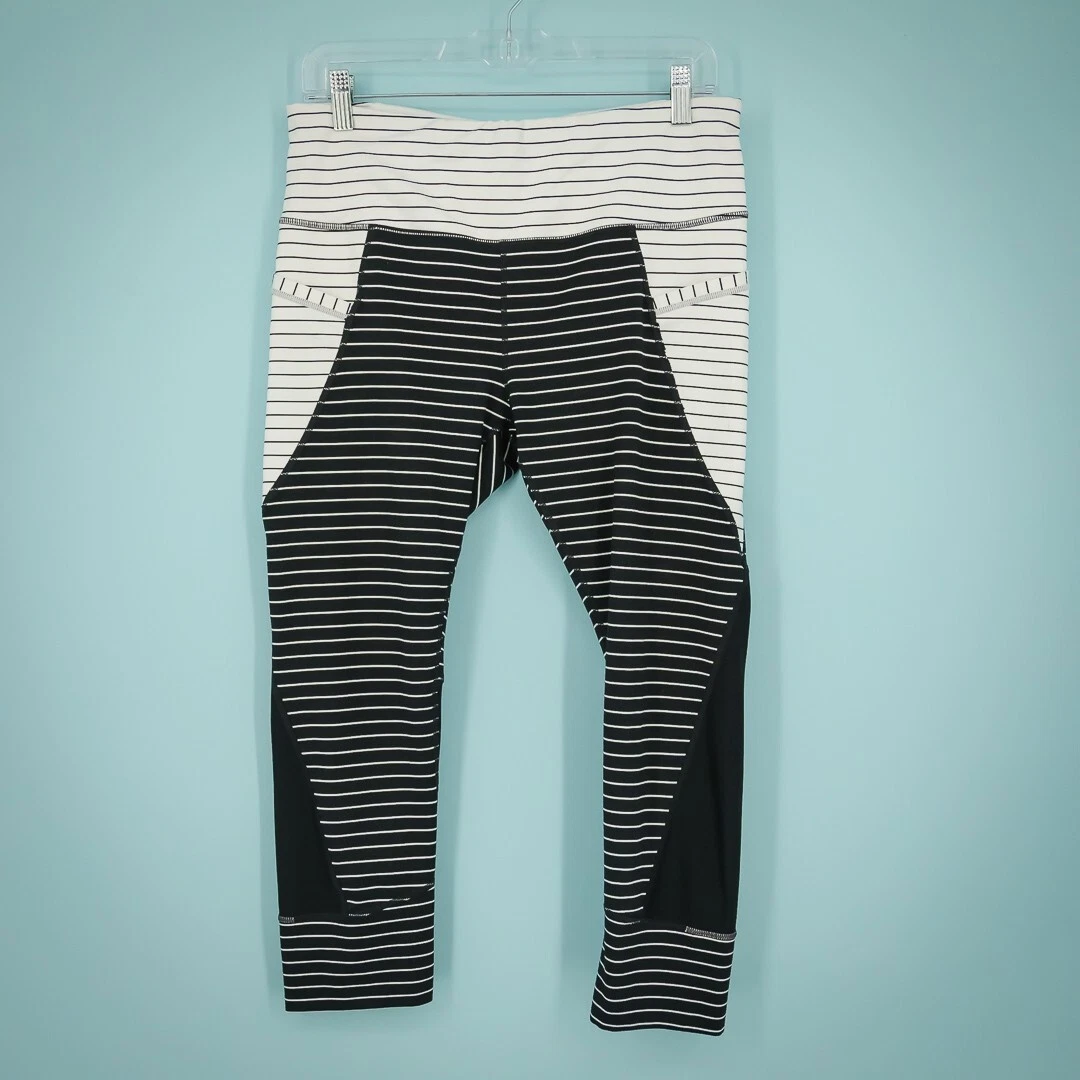 Athleta Size Medium M Relay Striped Capri Black White Active Pockets Leggings