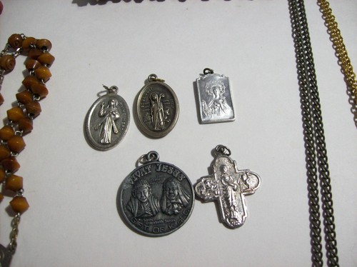 Lot of Vintage to Now RELIGIOUS CATHOLIC ROSARY, MEDALS, +Misc - Picture 5 of 21