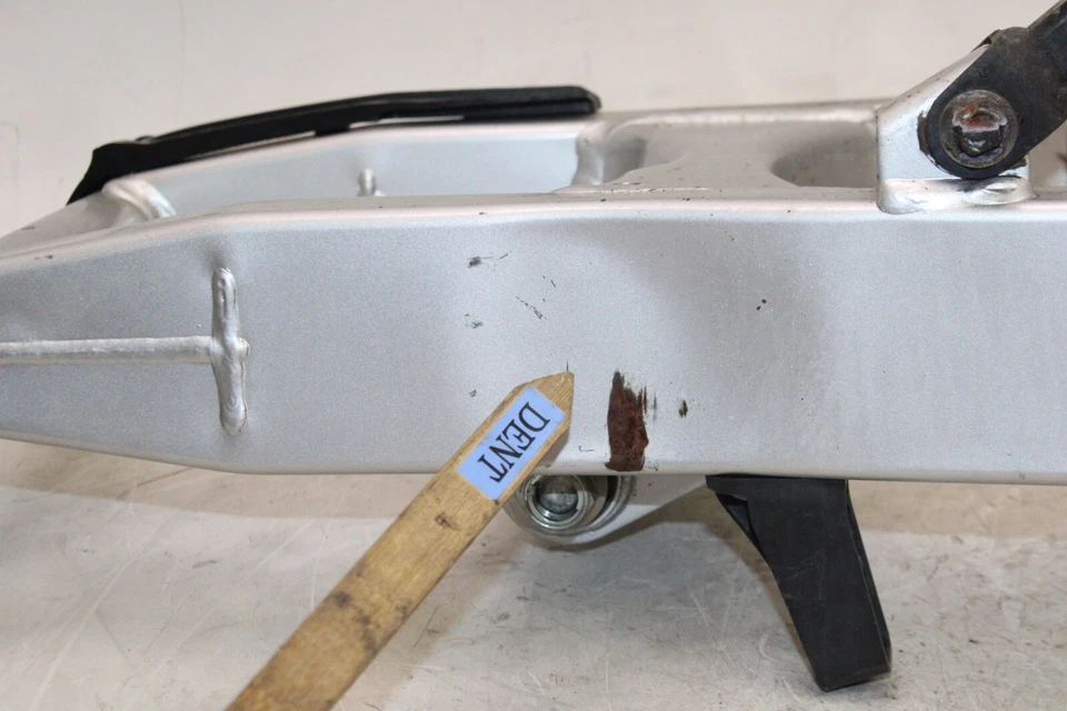 01-06 SUZUKI KATANA 750 GSX750F OEM BASCULANTE TRASERO SUSPENSIÓN TRASERA BRAZO OSCILANTE Foto 3 de 4