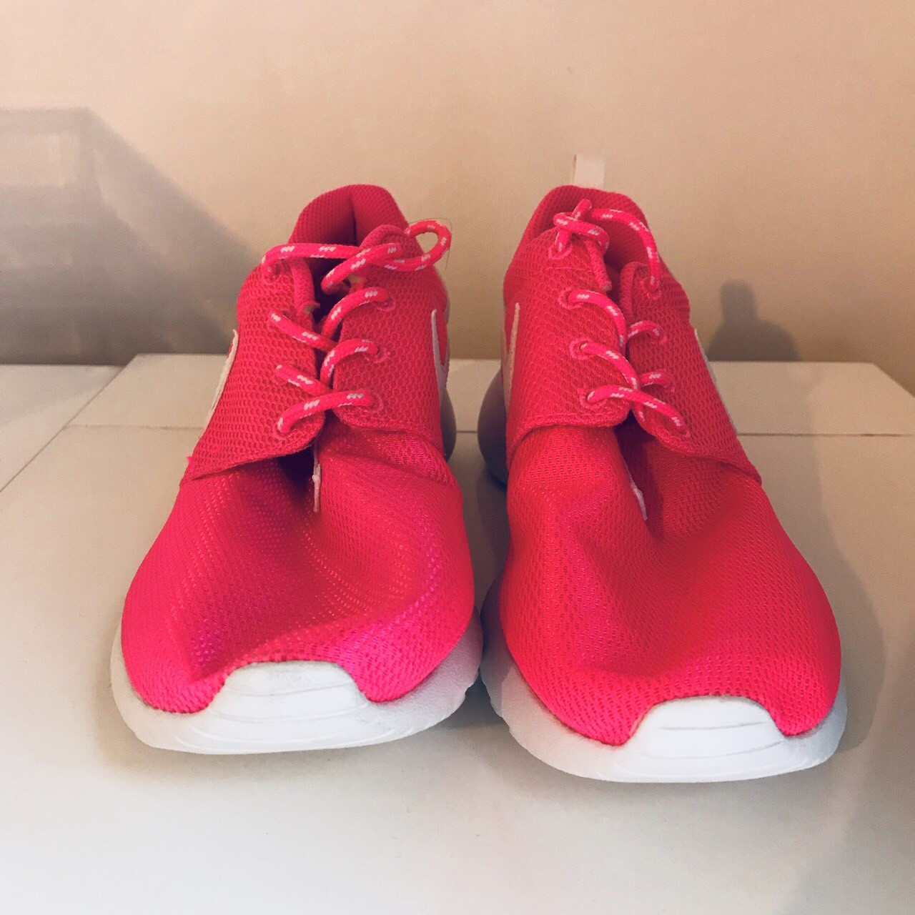 Nike Roshe One Pink & White Trainers. Size UK 5.5 5.5 5.5 04ce6a Nike Roshe One Pink & White Trainers. Size UK 5.5 5.5 5.5 04ce6a