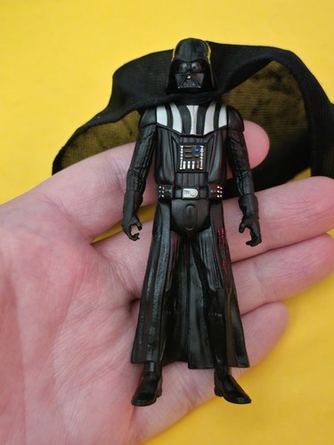 Star Wars Darth Vader Figure 3.75 Inch Black Outfit Cloth Cape Hasbro Kenner - Picture 1 of 4