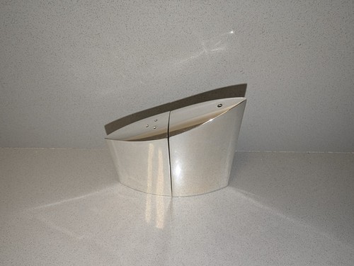 Estilo de vida con salero y pimentero Wedgwood tono plata diseño moderno - Imagen 2 de 8